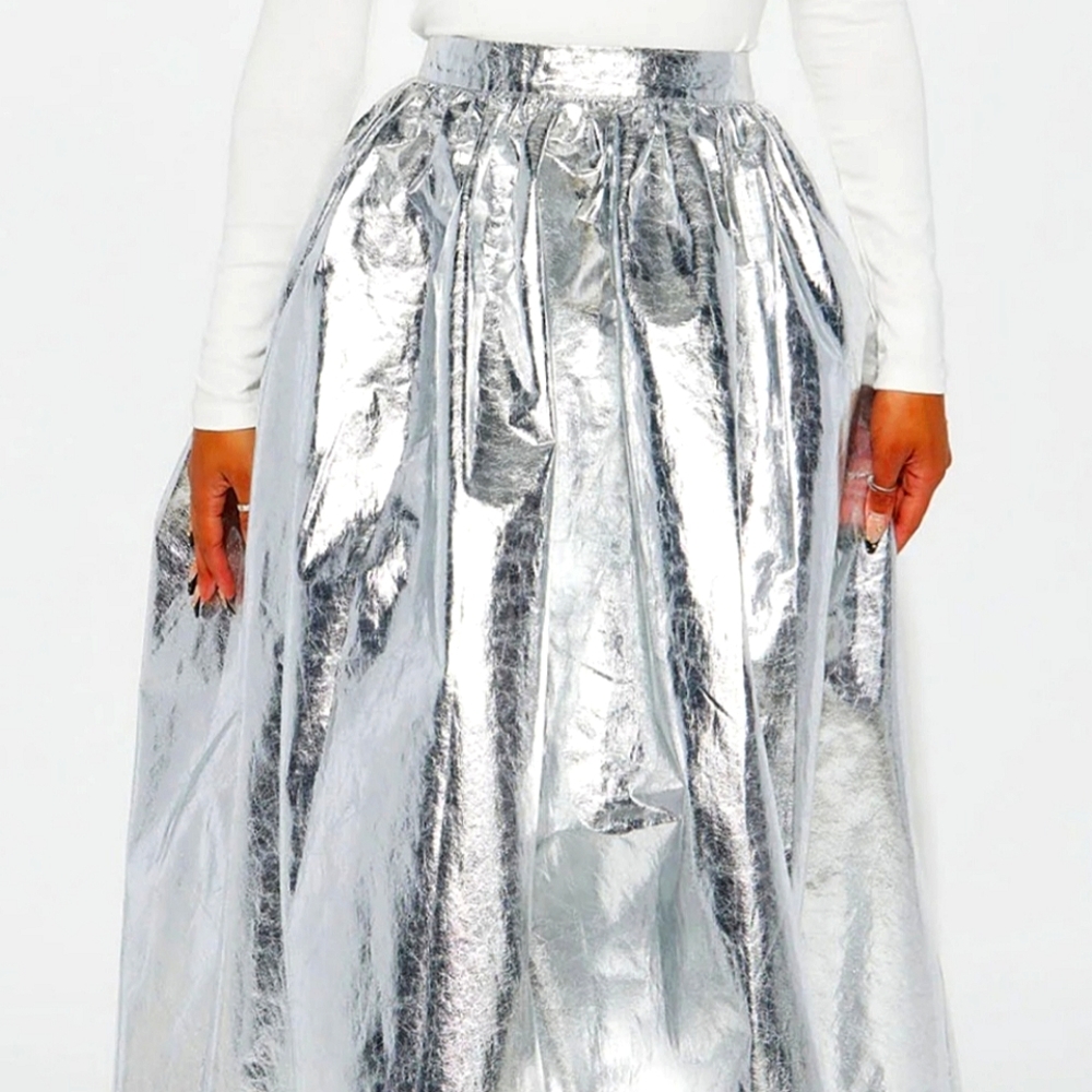 🔥Carrie In The City, Metallic Maxi Silver Skirt!